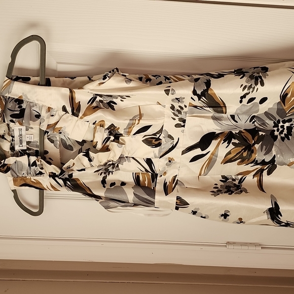 SOLD.  DANNY & NICOLE DRESS - Picture 3 of 6